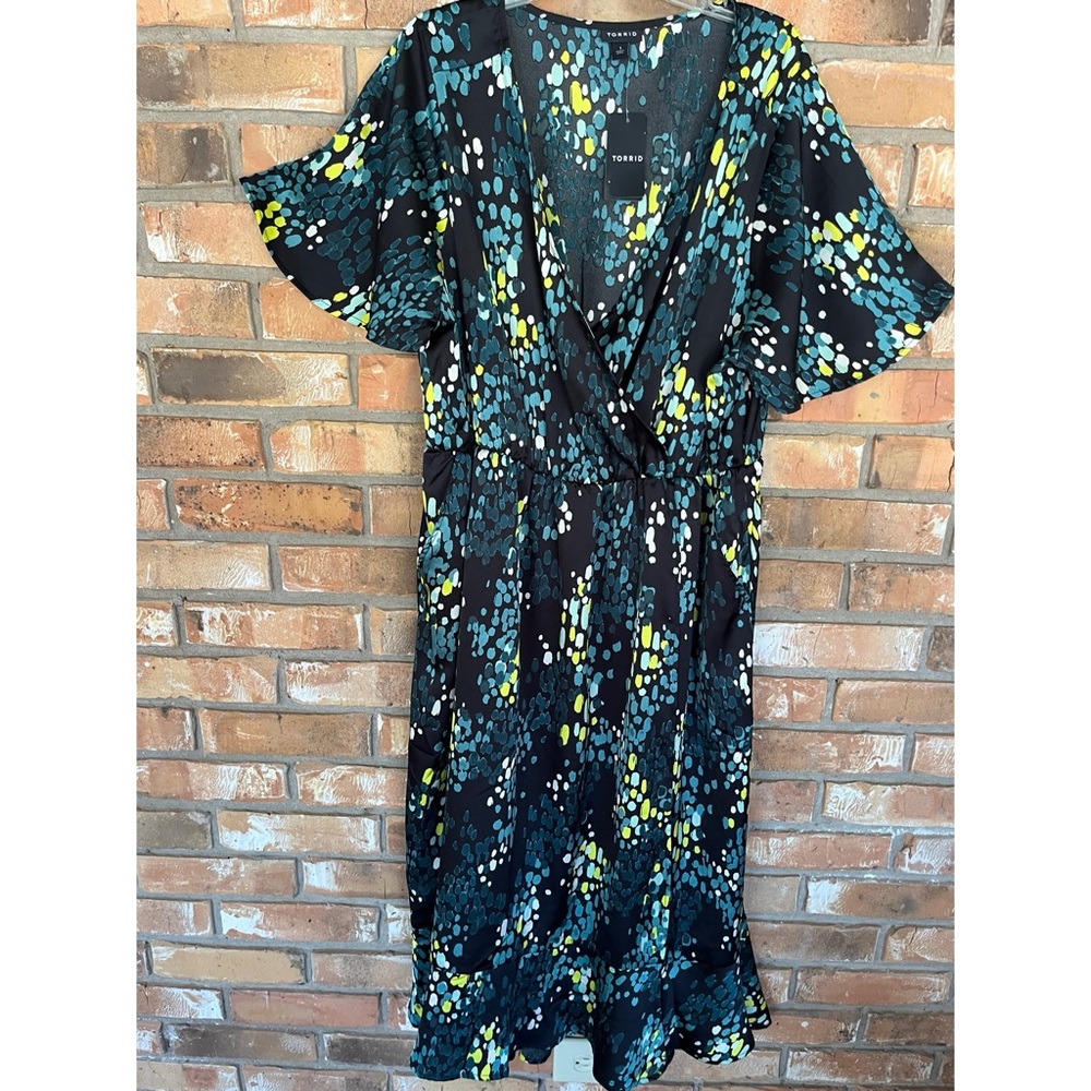 Torrid Women’s Midi Bubble Charm Flutter Sleeve Multicolored Wrap Dress Size 1X
